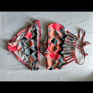 Billabong - Girl’s Zigginz Two Piece High Neck Bikini Set. Size 7/8